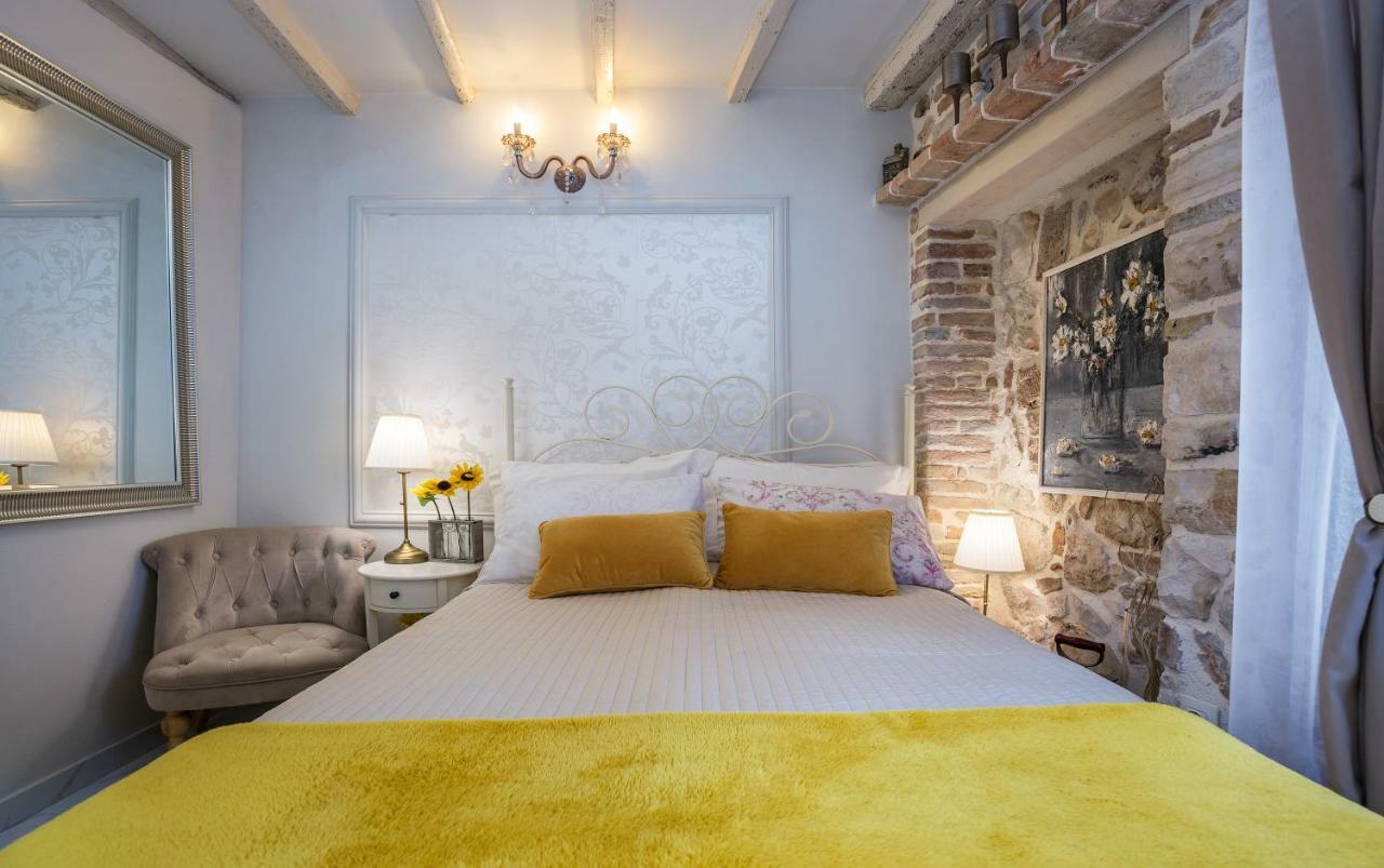Studio Yellow Flower Rovinj Ngoại thất bức ảnh