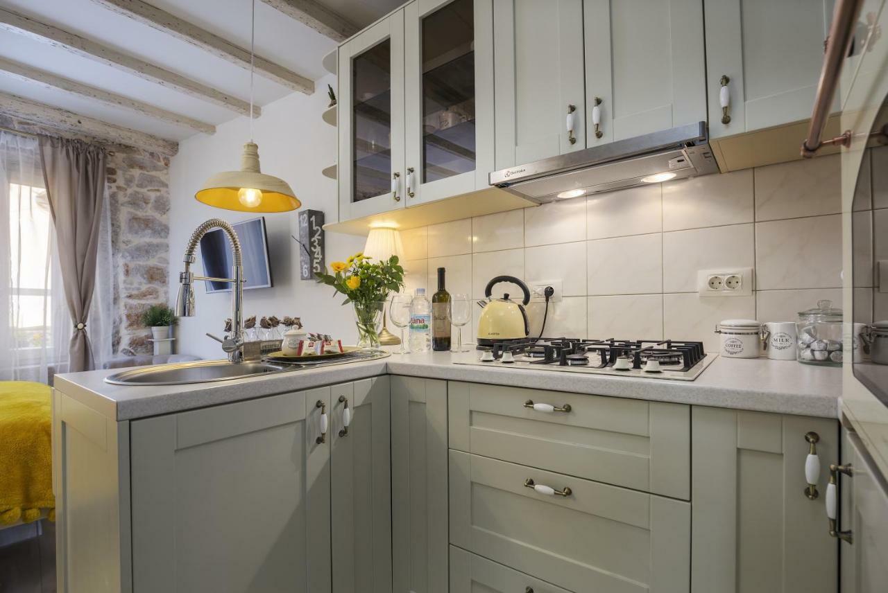Studio Yellow Flower Rovinj Ngoại thất bức ảnh