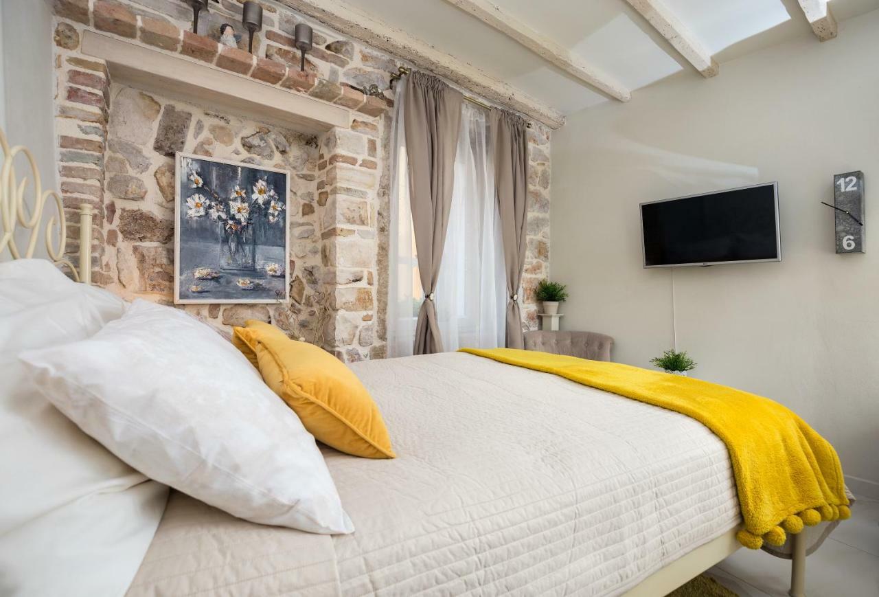 Studio Yellow Flower Rovinj Ngoại thất bức ảnh